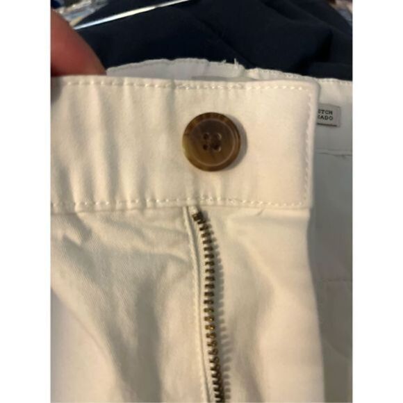 Cute White Flat Front Shorts. Front and back pockets.Size 10 - Picture 4 of 5